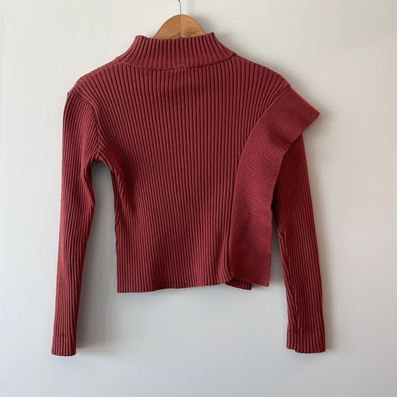 ruffle turtleneck - size small ; Pre owned - Picture 4 of 8
